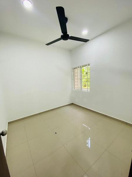 1-storey Terraced House for Sale in Taman Pelangi (Sikamat) - Azrul Othman - Bedroom - PropertyGuru.com.my