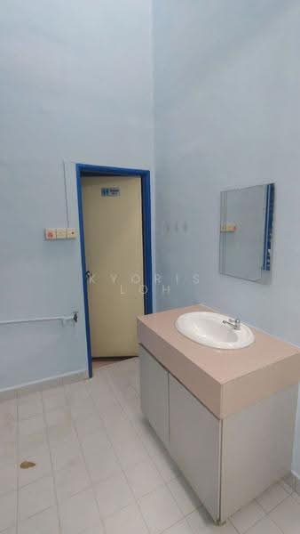1-storey Terraced House for Rent in Senai (Johor) - Kyoris Loh - Bathroom - PropertyGuru.com.my