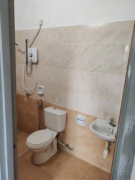 Rumah Teres 2-Tingkat untuk Dijual di Ehsan Jaya (Johor Bahru) - Daniel Yong - Bathroom - PropertyGuru.com.my
