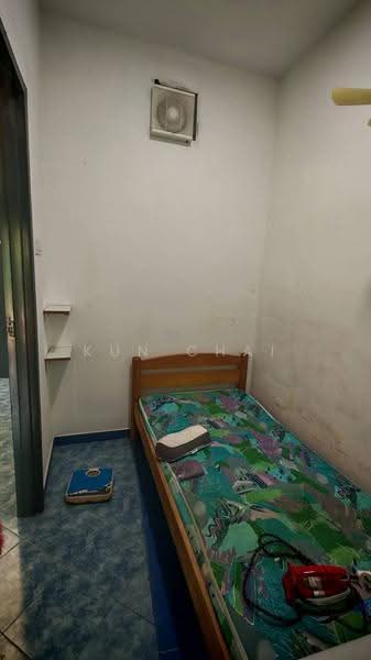 1-storey Terraced House for Sale in Taman Kulai Besar (Kulai) - Kun Chai - Bedroom - PropertyGuru.com.my