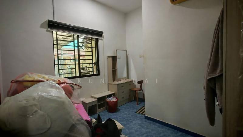 1-storey Terraced House for Sale in Taman Kulai Besar (Kulai) - Kun Chai - Bedroom - PropertyGuru.com.my