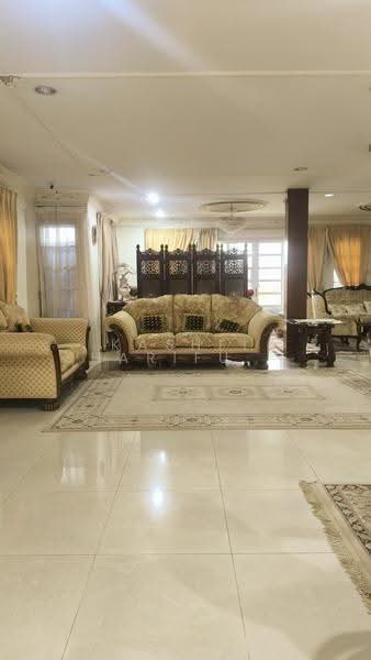 Rumah Berkembar untuk Dijual di Ampang (Selangor) - Kashfi Sharifuddin - Living Room - PropertyGuru.com.my