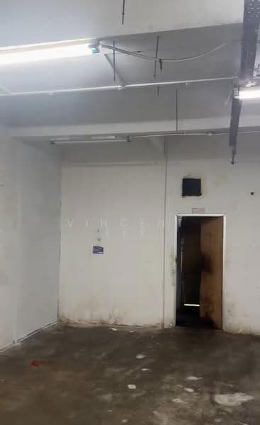 Shop for Rent in Kawasan Perindustrian Balakong (Balakong) - Vincent Lee - Interior - PropertyGuru.com.my