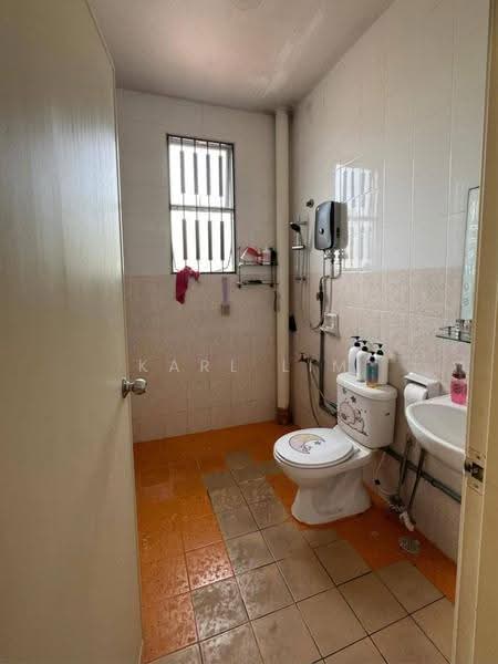 Rumah Teres 2-Tingkat untuk Dijual di Taman Seri Austin (Tebrau) - Karl Lim - Bathroom - PropertyGuru.com.my
