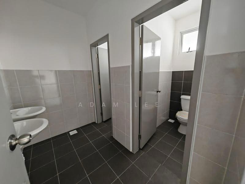 Semi-D Factory for Rent in Senai (Johor) - Adam Lee - Bathroom - PropertyGuru.com.my