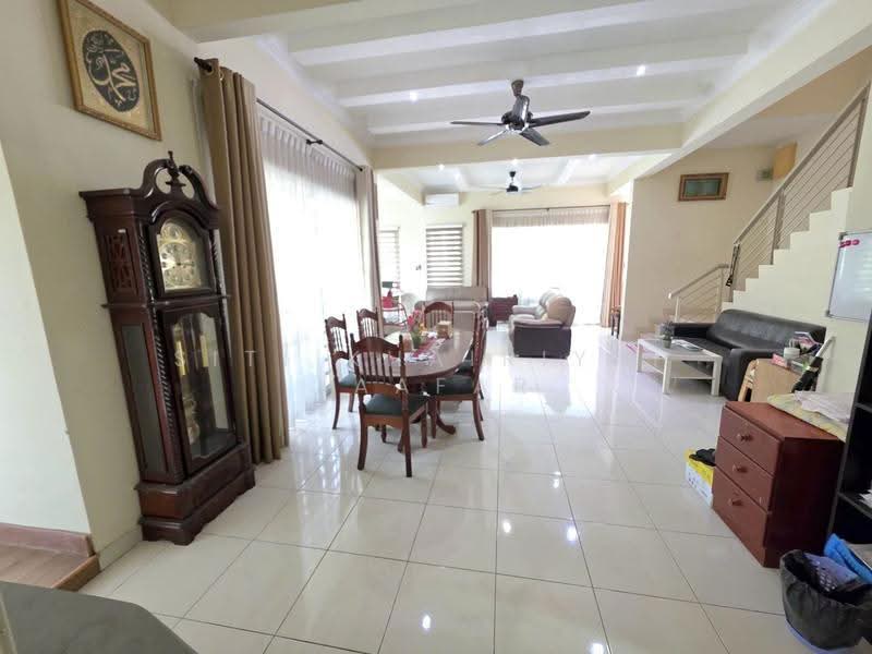 2-storey Terraced House for Sale in Puncak Bestari (Puncak Alam) - SITI KHAIRIYAH JAAFAR - Living Room - PropertyGuru.com.my