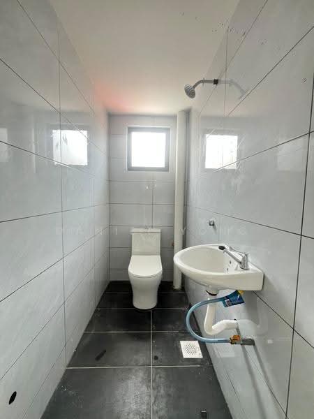 Rumah Teres 2-Tingkat untuk Dijual di Taman Cahaya Masai (Pasir Gudang) - Daniel Yong - Bathroom - PropertyGuru.com.my