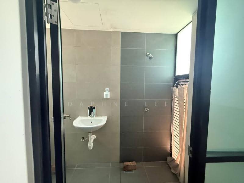 Rumah Teres 2-Tingkat untuk Dijual di Bandar Seri Alam (Masai) - Daphne Lee - Bathroom - PropertyGuru.com.my