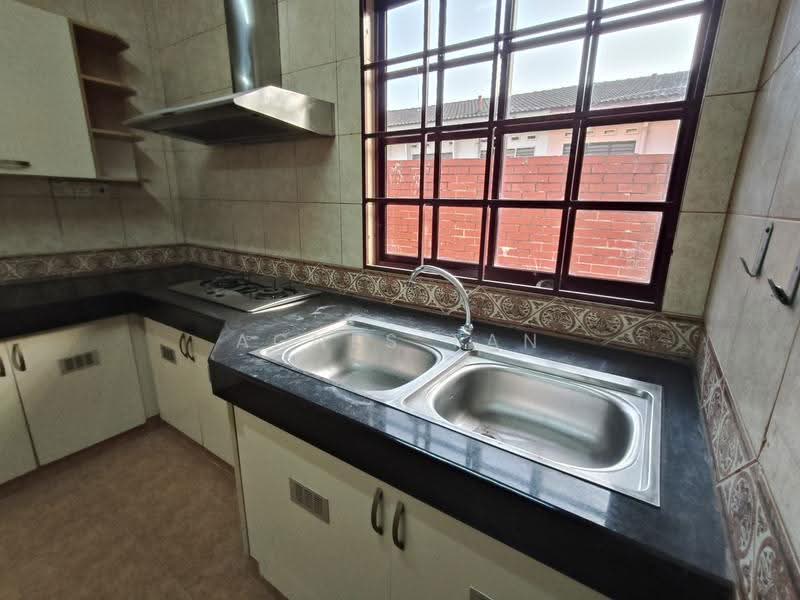 Semi-Detached House for Rent in Taman United (Jalan Klang Lama (Old Klang Road)) - Agnes Tan - Kitchen - PropertyGuru.com.my