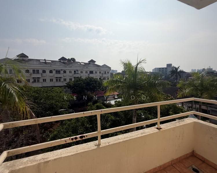 Pangsapuri untuk Dijual di Le Town Apartment - Kenny Loo - Balcony - PropertyGuru.com.my