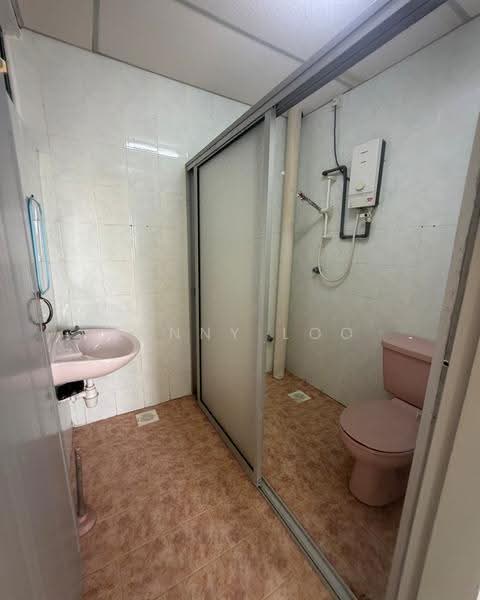 Pangsapuri untuk Dijual di Le Town Apartment - Kenny Loo - Bathroom - PropertyGuru.com.my