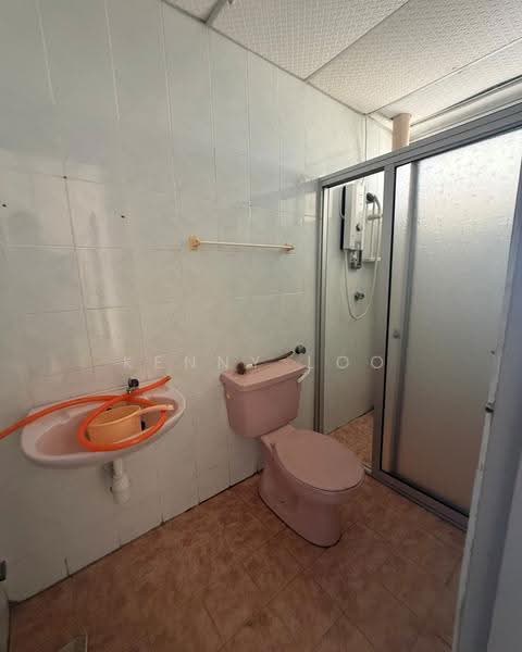 Pangsapuri untuk Dijual di Le Town Apartment - Kenny Loo - Bathroom - PropertyGuru.com.my
