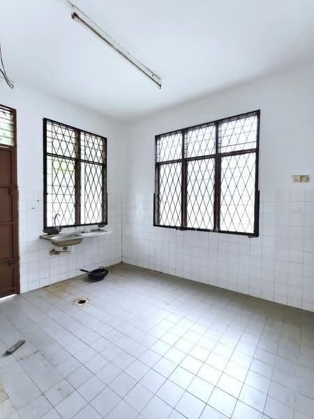Semi-Detached House for Sale in Taman Bukit Kempas (Tampoi) - Karl Lim - Kitchen - PropertyGuru.com.my