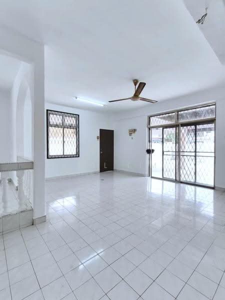 Semi-Detached House for Sale in Taman Bukit Kempas (Tampoi) - Karl Lim - Living Room - PropertyGuru.com.my