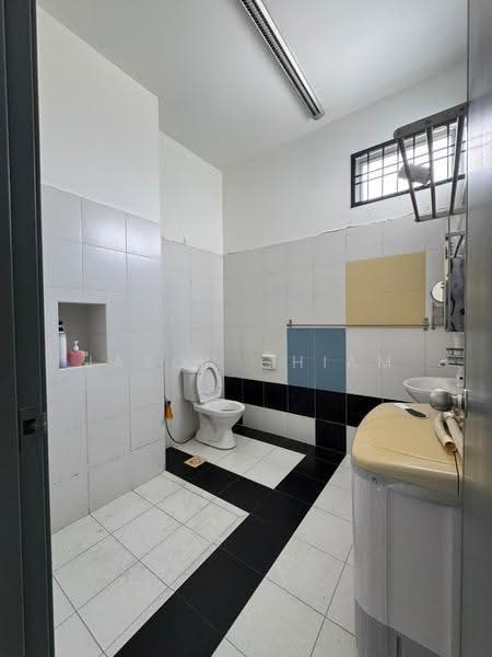 Rumah Teres 2-Tingkat untuk Dijual di Setia Tropika (Johor Bahru) - Jason Chiam - Bathroom - PropertyGuru.com.my