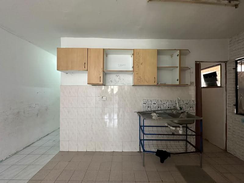 Rumah Flat untuk Dijual di Lestari Apartment - Su Nee Goh - Kitchen - PropertyGuru.com.my
