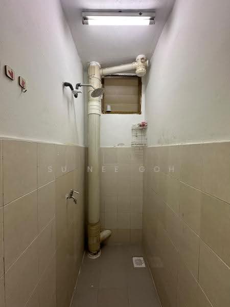 Rumah Flat untuk Dijual di Lestari Apartment - Su Nee Goh - Bathroom - PropertyGuru.com.my