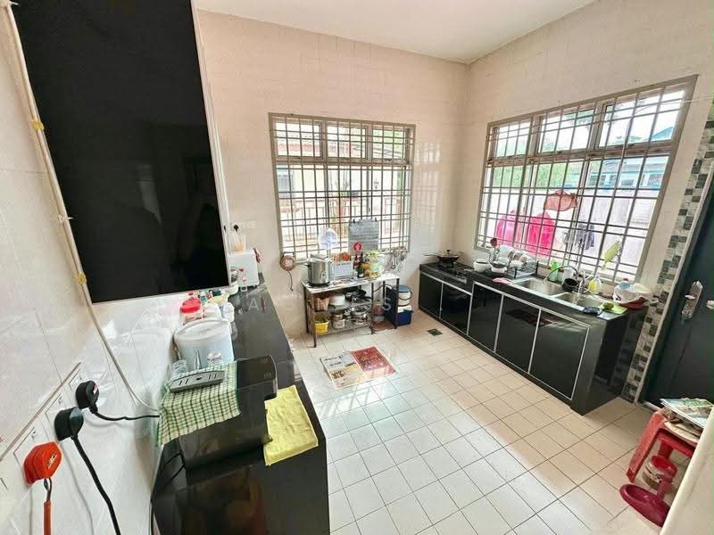 Rumah Berkembar untuk Dijual di Taman Bukit Jaya (Ulu Tiram) - Agnes . - Kitchen - PropertyGuru.com.my