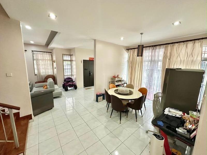 Rumah Berkembar untuk Dijual di Taman Bukit Jaya (Ulu Tiram) - Agnes . - Living Room - PropertyGuru.com.my