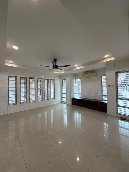 Rumah Berkembar untuk Dijual di Taman Mutiara Indah (Puchong) - Timothy Yip - Living Room - PropertyGuru.com.my