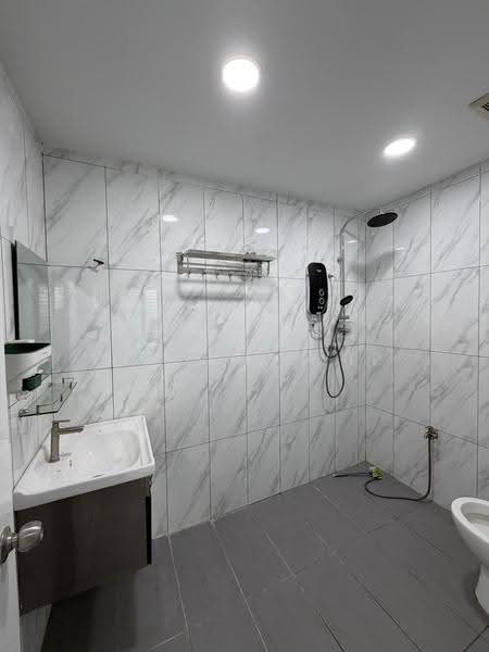 Rumah Berkembar untuk Dijual di Taman Mutiara Indah (Puchong) - Timothy Yip - Bathroom - PropertyGuru.com.my