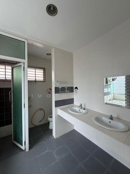 Rumah Berkembar untuk Dijual di Taman Mutiara Indah (Puchong) - Timothy Yip - Bathroom - PropertyGuru.com.my