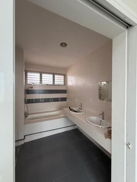Rumah Berkembar untuk Dijual di Taman Mutiara Indah (Puchong) - Timothy Yip - Bathroom - PropertyGuru.com.my