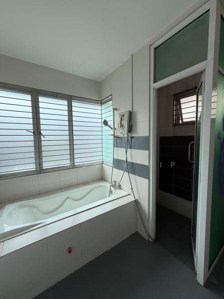 Rumah Berkembar untuk Dijual di Taman Mutiara Indah (Puchong) - Timothy Yip - Bathroom - PropertyGuru.com.my