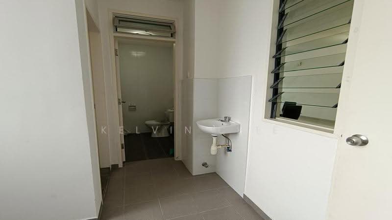 Kondominium untuk Dijual di Fairway Suites - Kelvin Chee - Bathroom - PropertyGuru.com.my