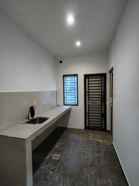 Cluster House for Sale in Taman Adda Heights (Tebrau) - Daniel Yong - Kitchen - PropertyGuru.com.my