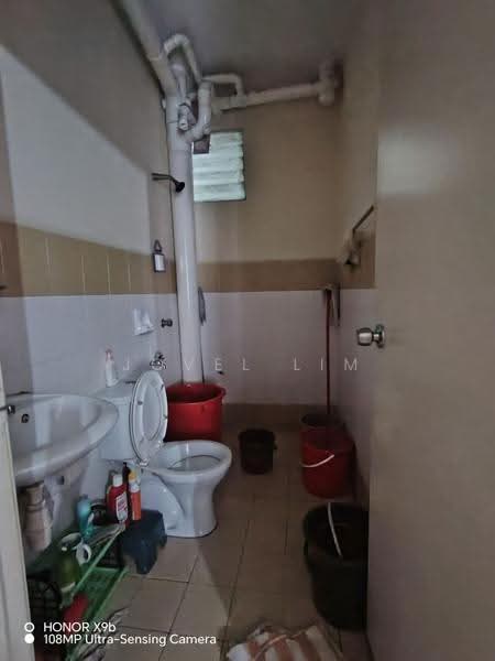 Pangsapuri untuk Dijual di Kipark Apartment - Jovel Lim - Bathroom - PropertyGuru.com.my