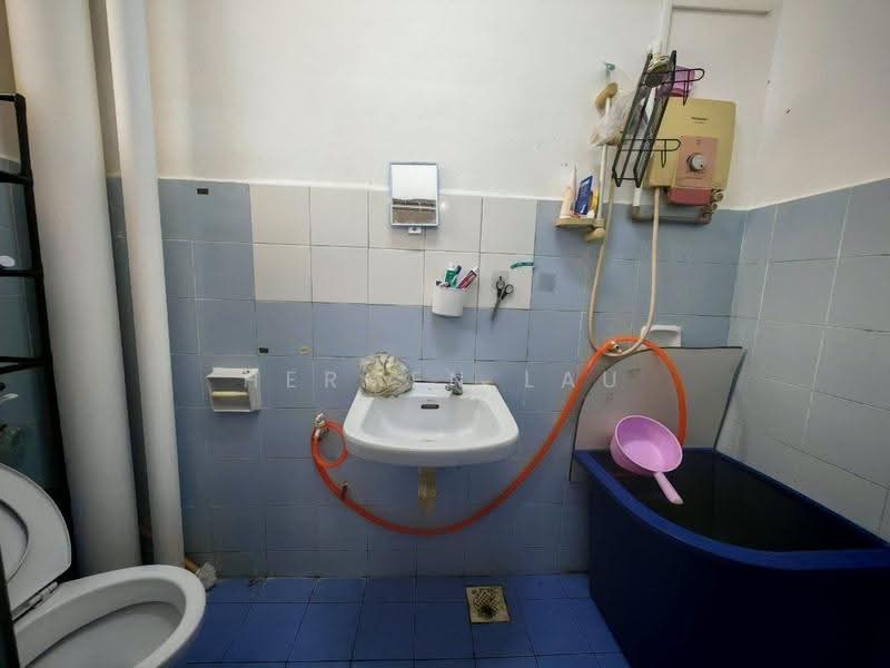 Apartment for Sale at Vista Lavender - Hermen Lau - Bathroom - PropertyGuru.com.my