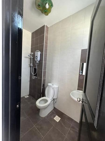 Cluster House for Sale in Taman Adda Heights (Tebrau) - Daniel Yong - Bathroom - PropertyGuru.com.my