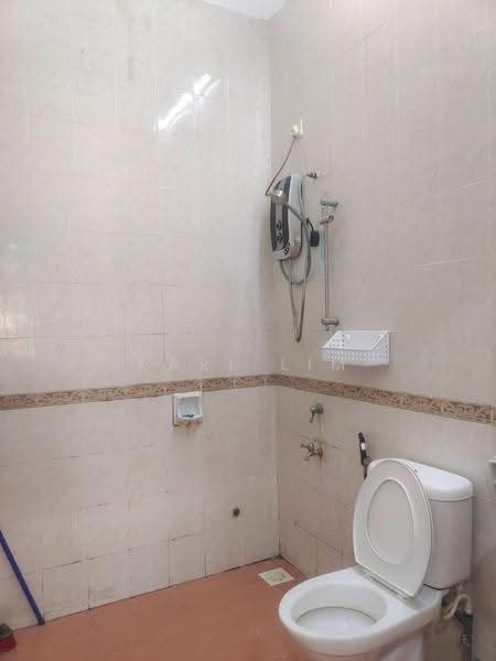 Rumah Teres 1.5-Tingkat untuk Dijual di Taman Seri Austin (Tebrau) - Karl Lim - Bathroom - PropertyGuru.com.my