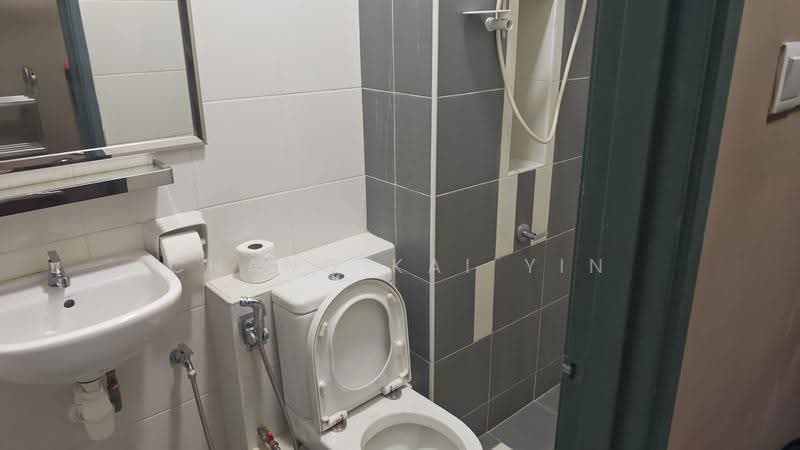 Kediaman Servis untuk Dijual di D'Ambience Residences (Pangsapuri Ikatan Flora) - Chang Kai Yin - Bathroom - PropertyGuru.com.my