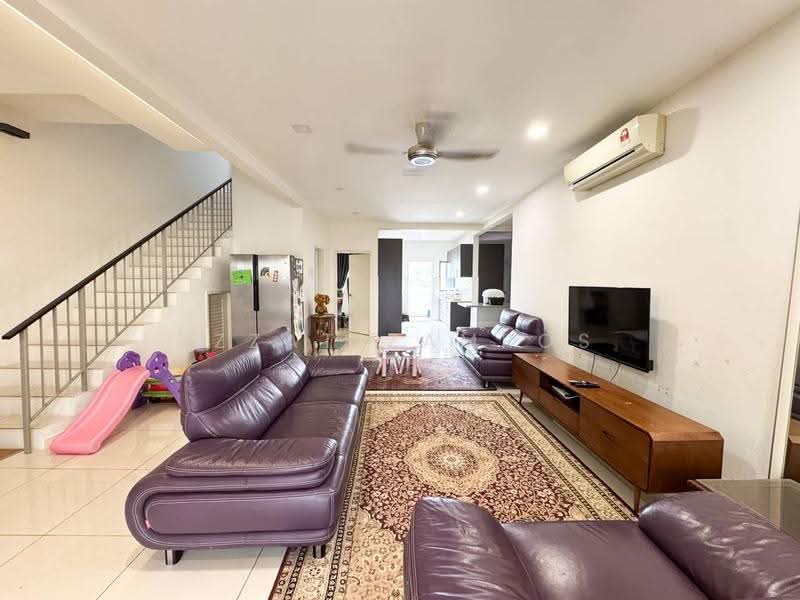 Rumah Teres 3-Tingkat untuk Dijual di Gombak (Selangor) - Izzat Zamros - Living Room - PropertyGuru.com.my