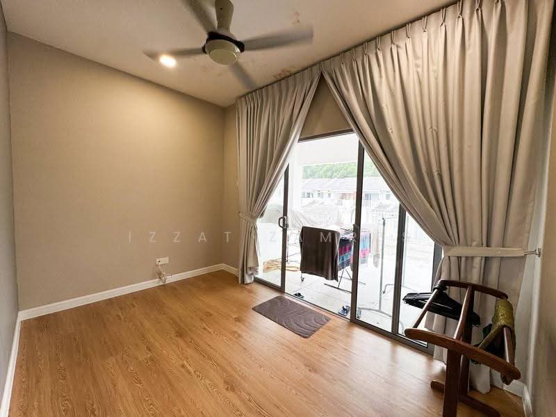 Rumah Teres 3-Tingkat untuk Dijual di Gombak (Selangor) - Izzat Zamros - Bedroom - PropertyGuru.com.my