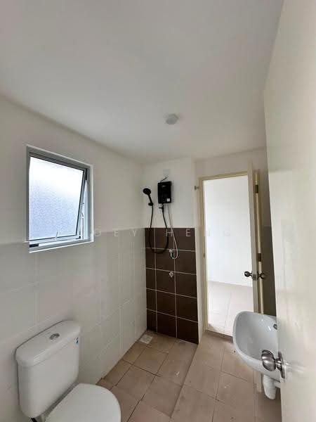 2-storey Terraced House for Rent in Iringan Bayu (Seremban) - Joey Heng - Bathroom - PropertyGuru.com.my