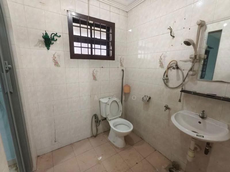 Semi-Detached House for Sale in Taman Skudai Baru (Skudai) - Eva Siow - Bathroom - PropertyGuru.com.my