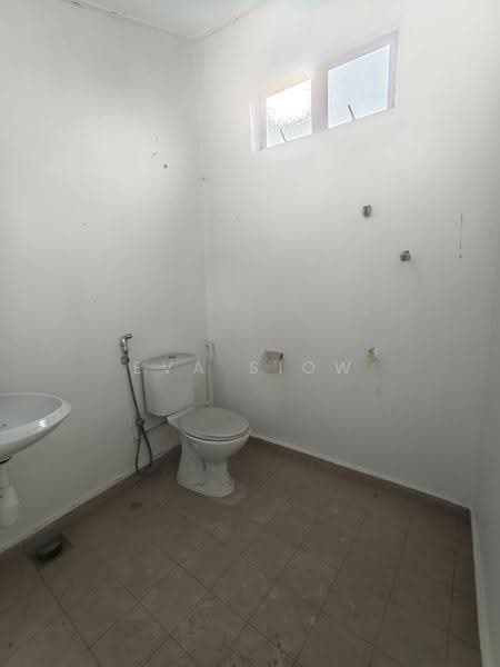 Semi-Detached House for Sale in Taman Skudai Baru (Skudai) - Eva Siow - Bathroom - PropertyGuru.com.my
