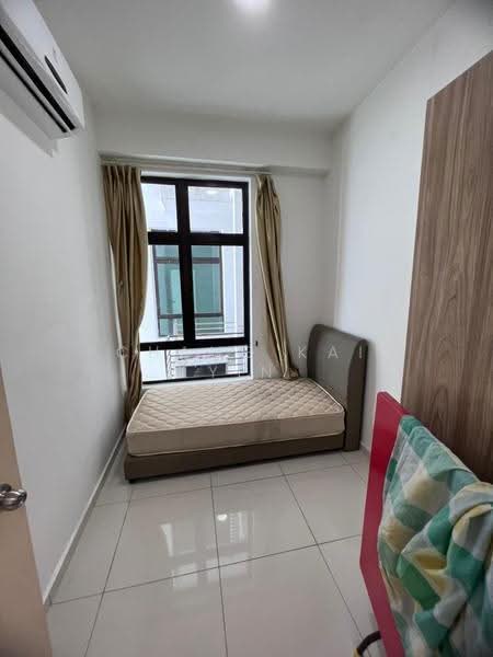 Kediaman Servis untuk Dijual di D'Summit Residences - Chang Kai Yin - Bedroom - PropertyGuru.com.my
