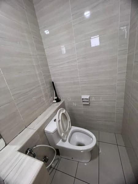 Kediaman Servis untuk Dijual di D'Summit Residences - Chang Kai Yin - Bathroom - PropertyGuru.com.my