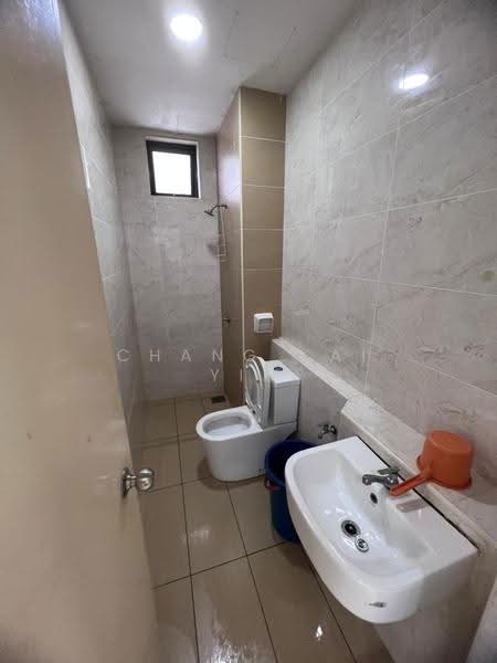 Kediaman Servis untuk Dijual di D'Summit Residences - Chang Kai Yin - Bathroom - PropertyGuru.com.my