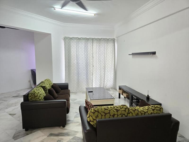 Kondominium untuk Disewa di Bukit Pandan Kondominium 2 - CC Hong - Living Room - PropertyGuru.com.my