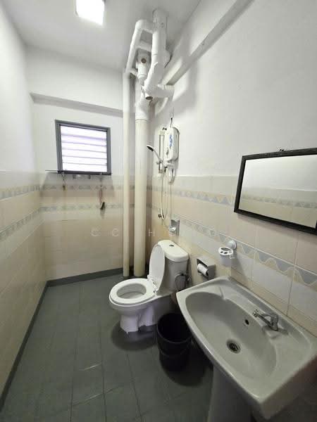 Kondominium untuk Disewa di Bukit Pandan Kondominium 2 - CC Hong - Bathroom - PropertyGuru.com.my