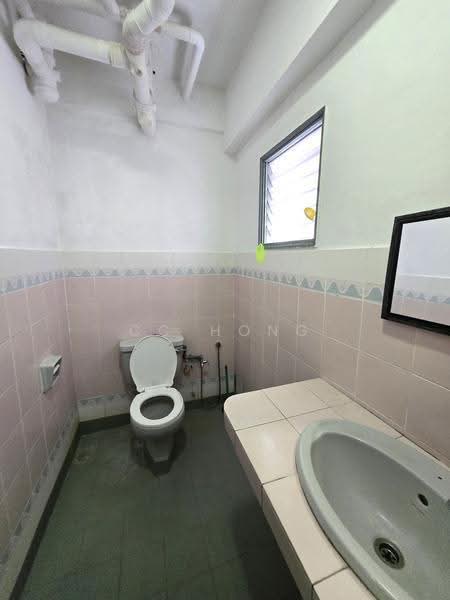 Kondominium untuk Disewa di Bukit Pandan Kondominium 2 - CC Hong - Bathroom - PropertyGuru.com.my