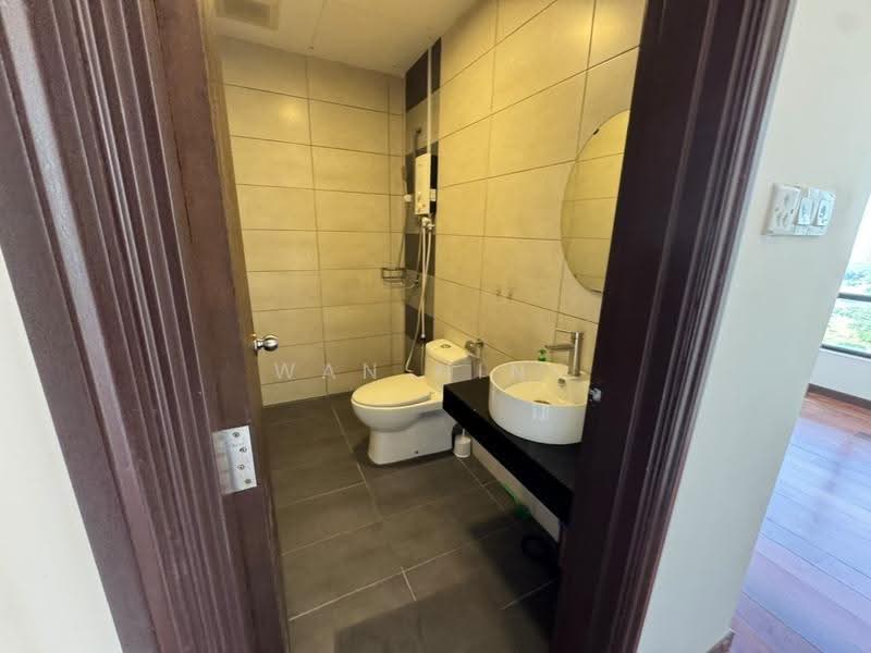 Kediaman Servis untuk Dijual di Molek Regency - Wan Ning - Bathroom - PropertyGuru.com.my
