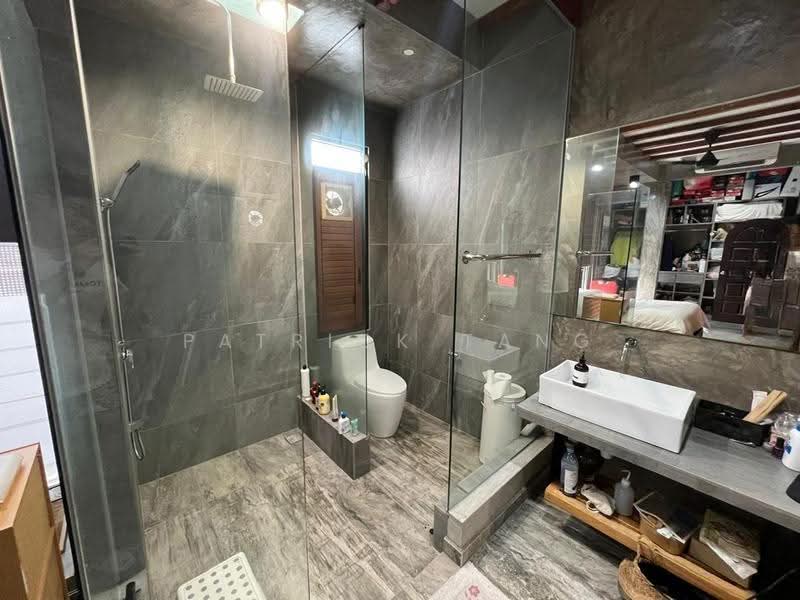 Rumah Berkembar untuk Dijual di Bukit Bendera (Ayer Itam) - Patrick Tang - Bathroom - PropertyGuru.com.my