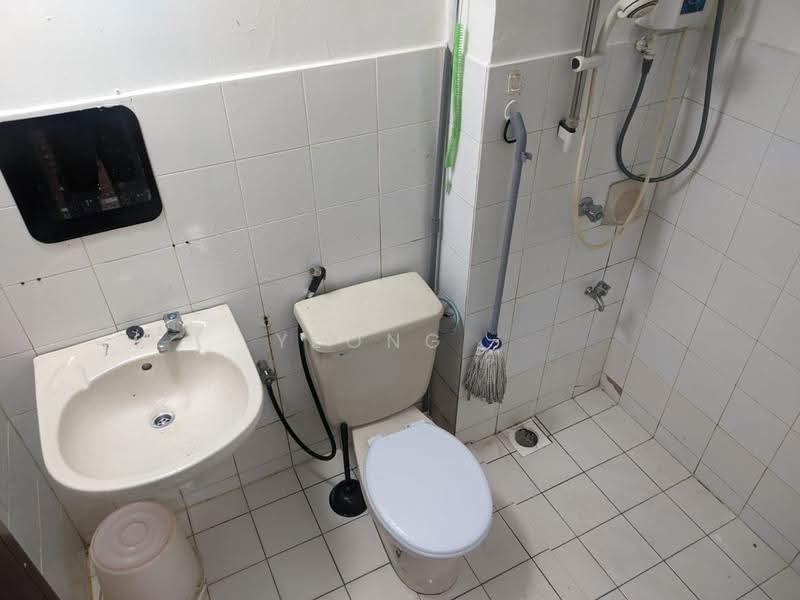 Condominium for Rent at Cyberia Smart Homes - Yeong . - Bathroom - PropertyGuru.com.my