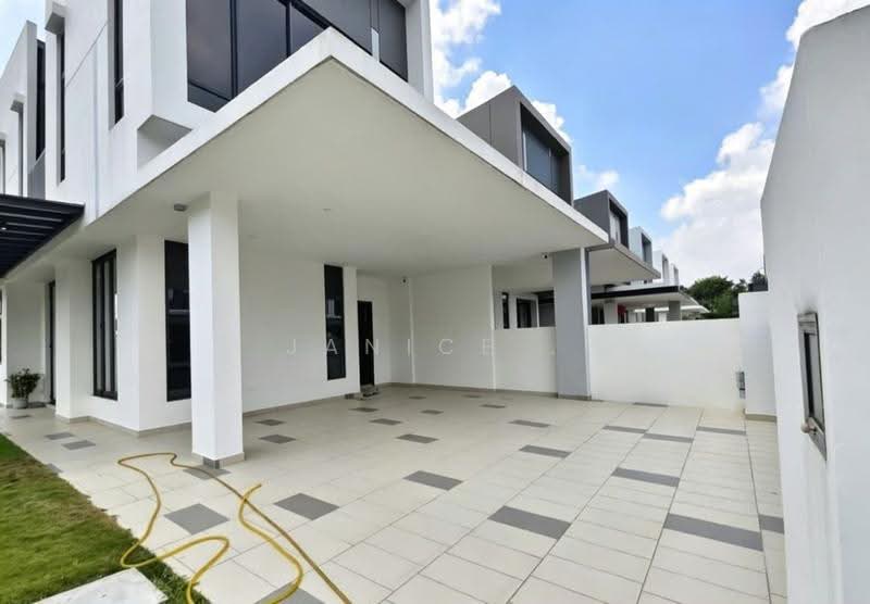 Rumah Berkembar untuk Dijual di Taman Gaya (Ulu Tiram) - Janice . - Exterior - PropertyGuru.com.my